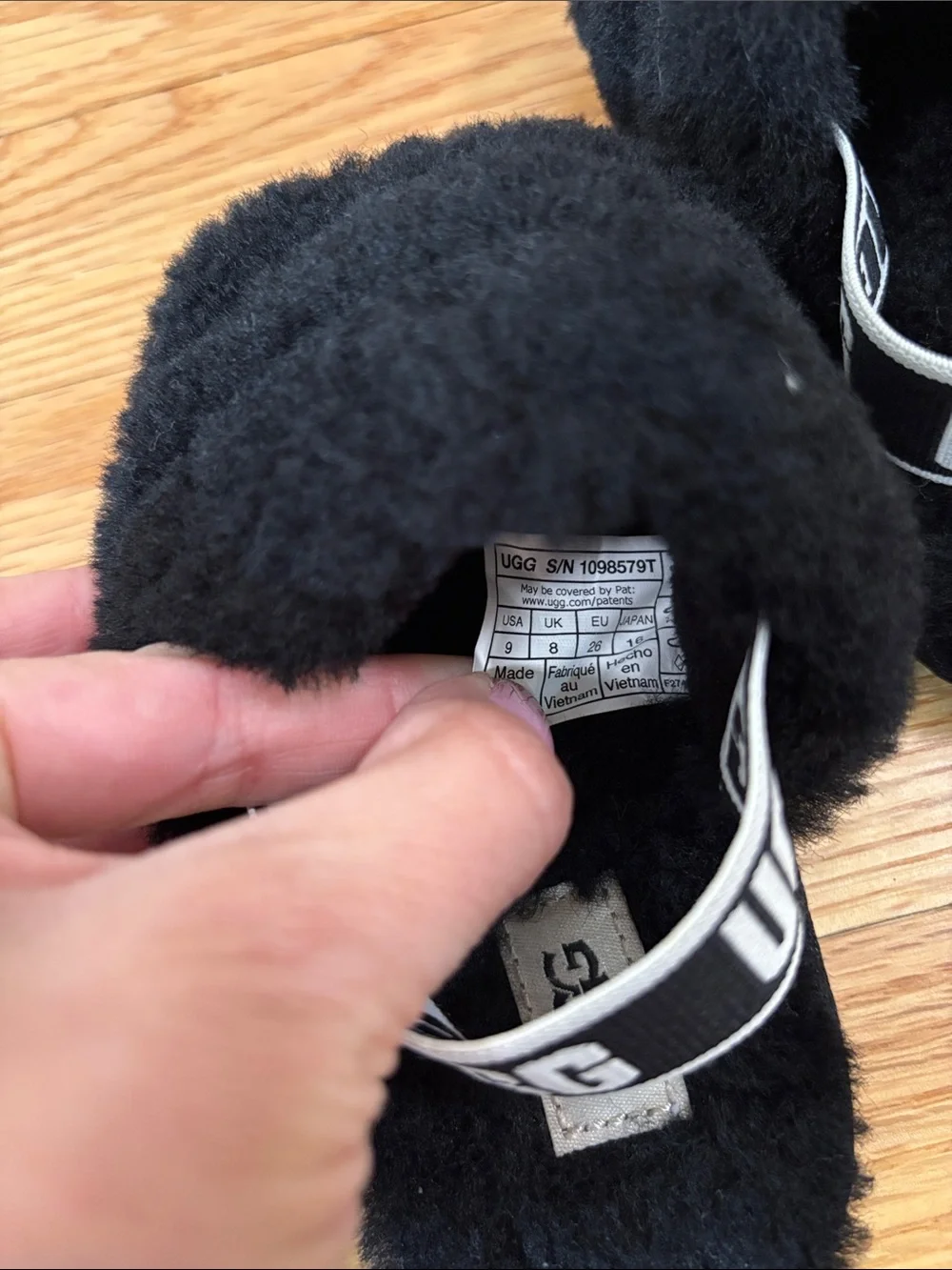 UGG Toddler Fluff Yeah Slide - Black (Size 9T)